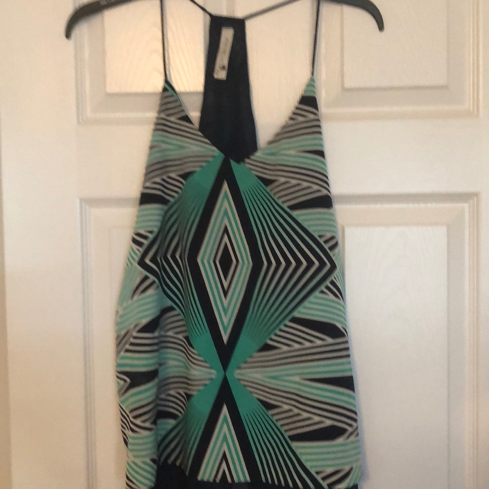 Geometric patterned tank